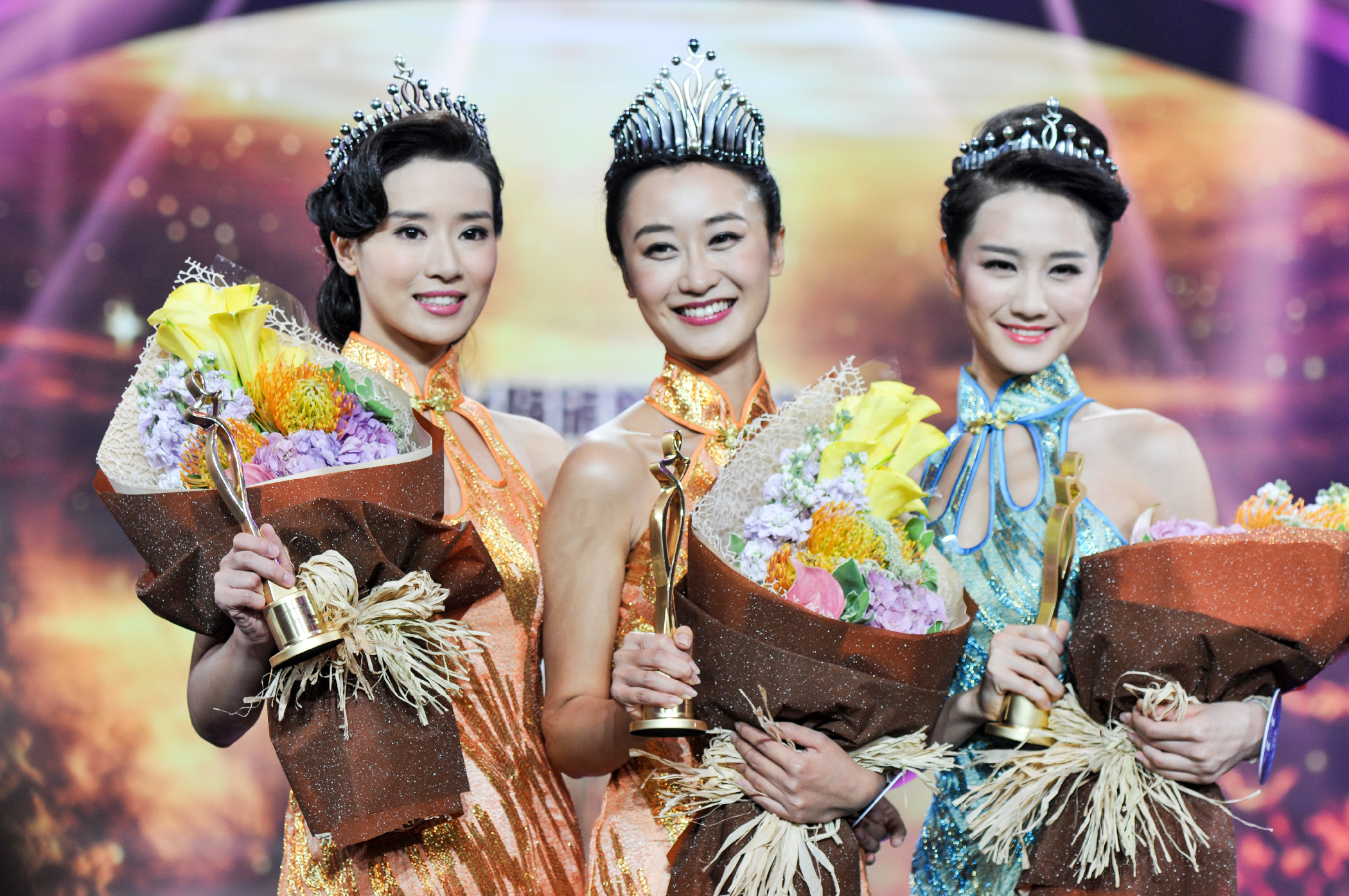  p data-id="gnx1uxe9rd">凤凰卫视"中华小姐环球大赛"是全球华裔女性