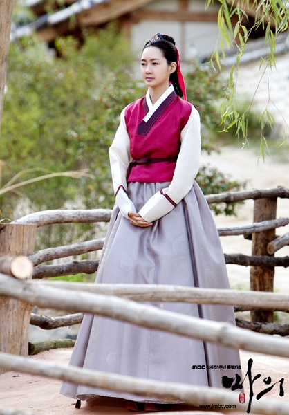  p>《马医》是由韩国mbc出品的古装爱情剧,根据朝鲜历史上真实人物