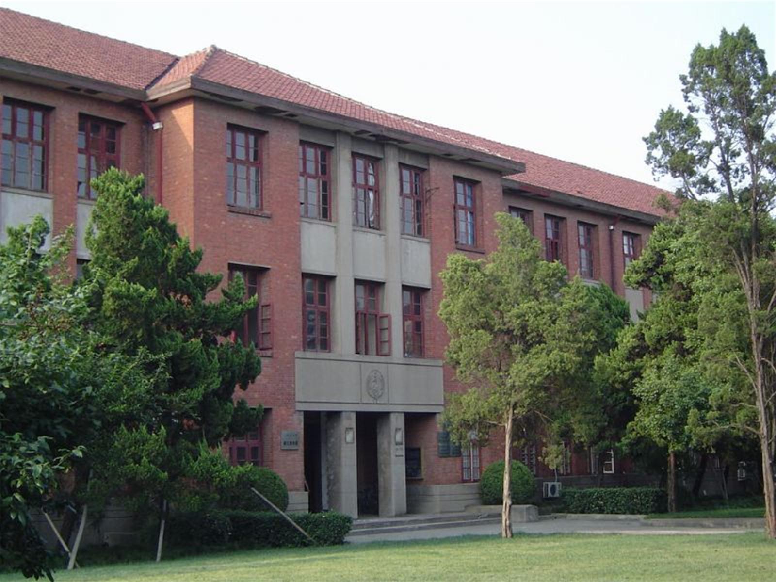  p>同济大学(tongji university)简称"同济",是 a target="_blank"