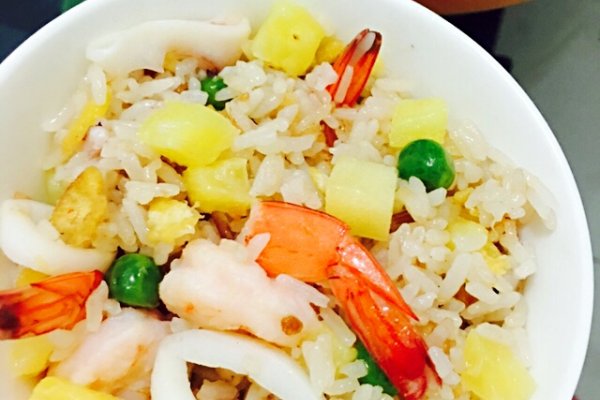 泰汁菠萝海鲜饭