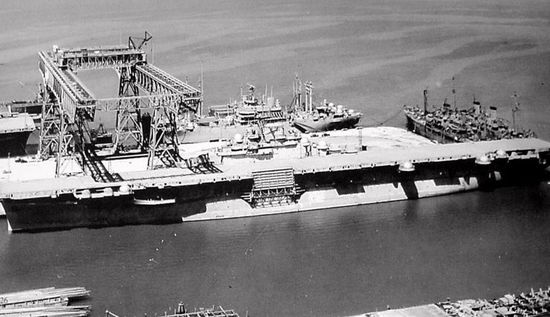 张伯伦湖号航空母舰