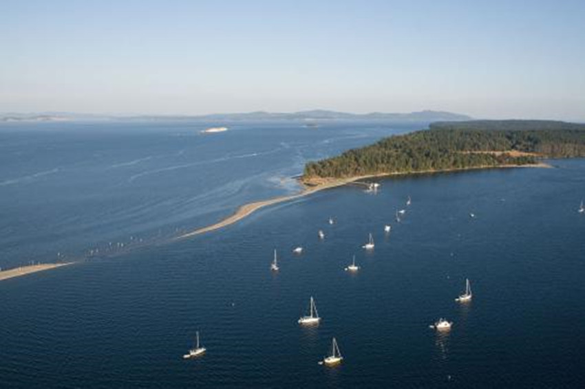  p data-id="tcarmsb7prlb">帝王海岭又名"天皇海岭"和"西北太平洋海