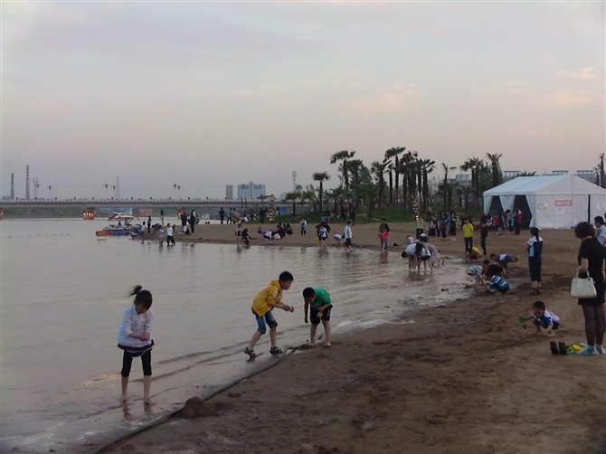 data-lemmaid="19258200">漯河市沙澧河风景区 /a>金沙滩人工浴场