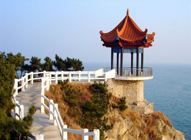  p>三观亭位于山东省乳山市 a target="_blank" href="/item/银滩旅游