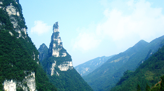  p>贵州黄石公园位于贵州桐梓县黄莲乡,夏季平均气温23℃,原始森林