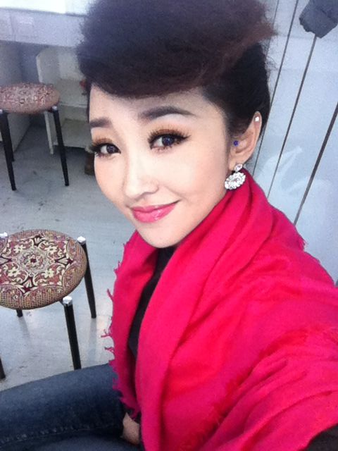  p data-id="gnrrukmxfm">王芳,出生于辽宁省辽阳市,中国内地民族唱法