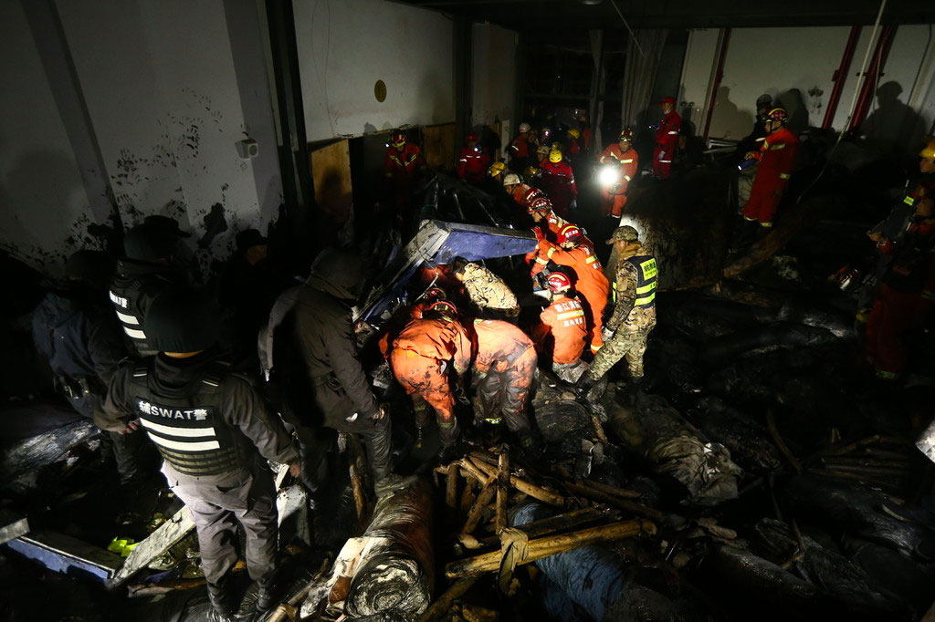 12月3日海宁污水罐体坍塌事故