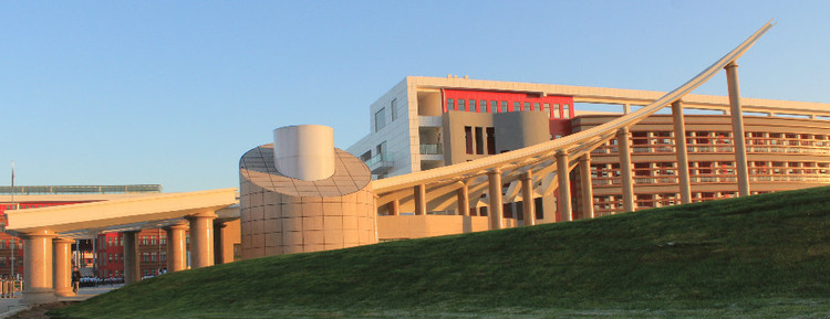  p>榆林市第一中学(简称:榆林一中)是陕西省级普通高中示范高中,陕西