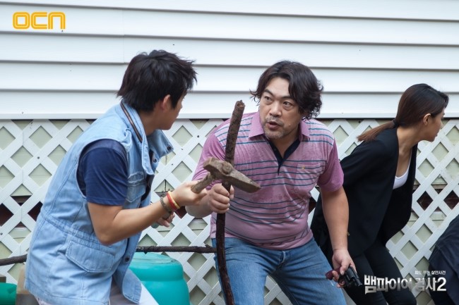 是韩国ocn2011年播出的电视剧《吸血鬼检察官》的第2季,由刘善东导演