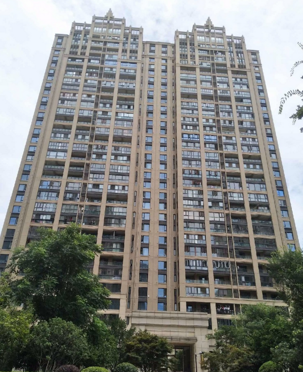 由佛山市南海区万科金域蓝湾房地产有限公司建成,总建筑面积580000,总