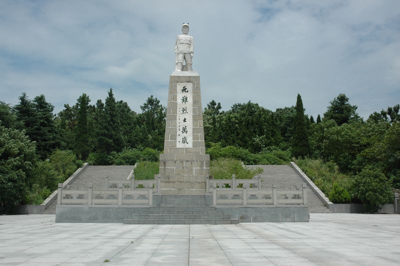  p>狐爷山,又名狐偃山,原名马鞍山,俗呼放马坪.
