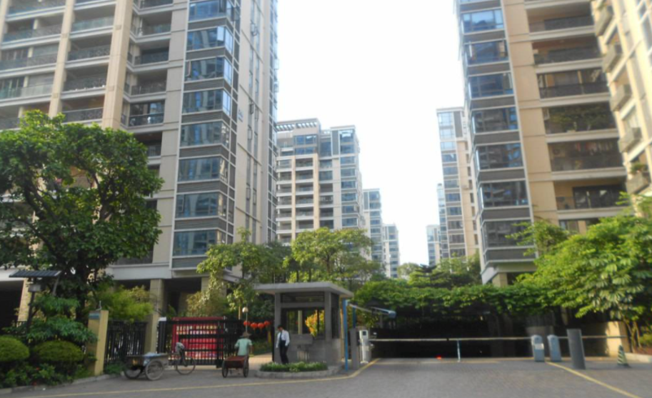  p data-id="gnfhiacont">依云水岸一期位于佛山市顺德乐从,由广州裕