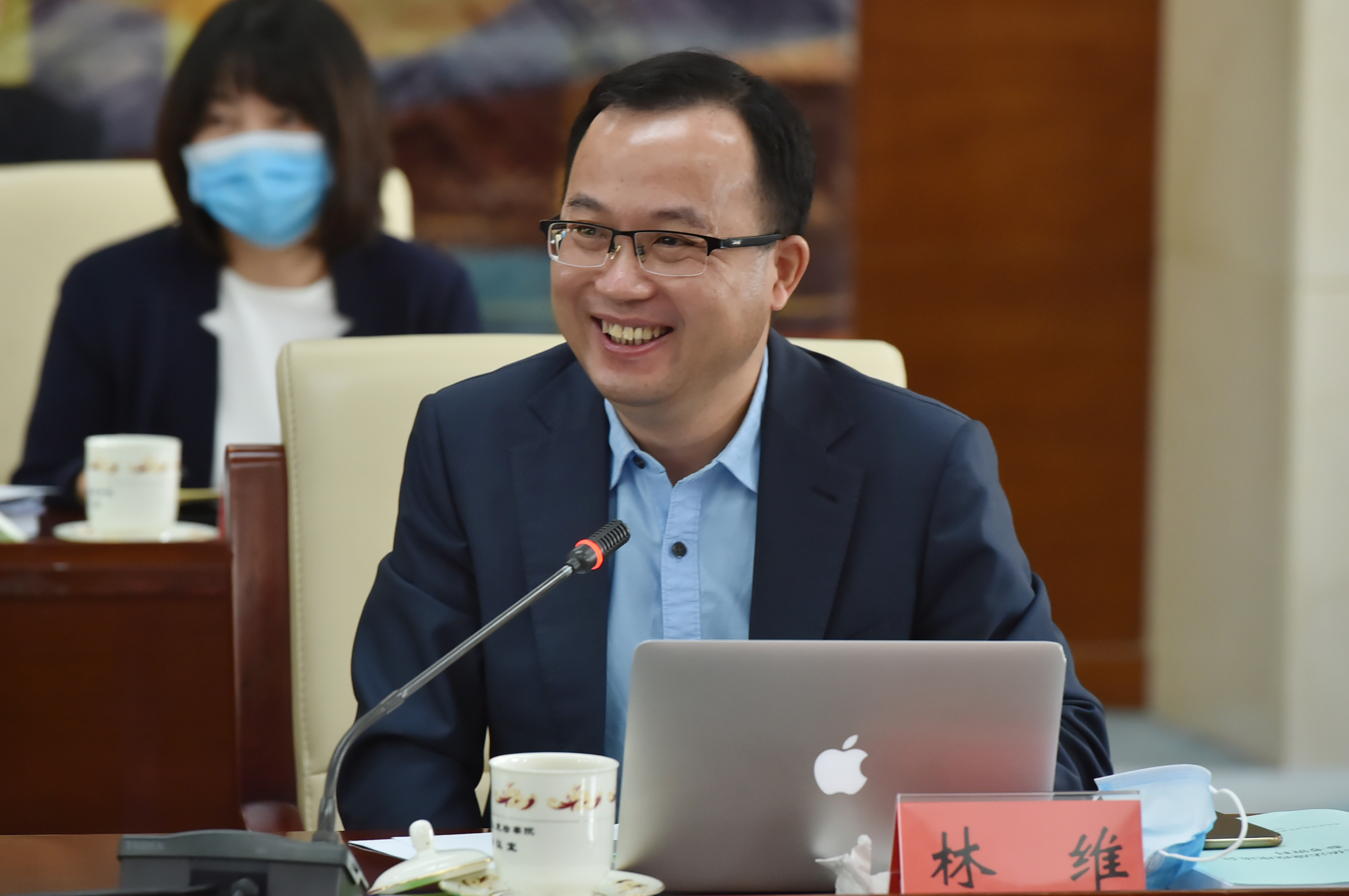  p data-id="gnbx3u4w4b">林维,男,汉族,1971