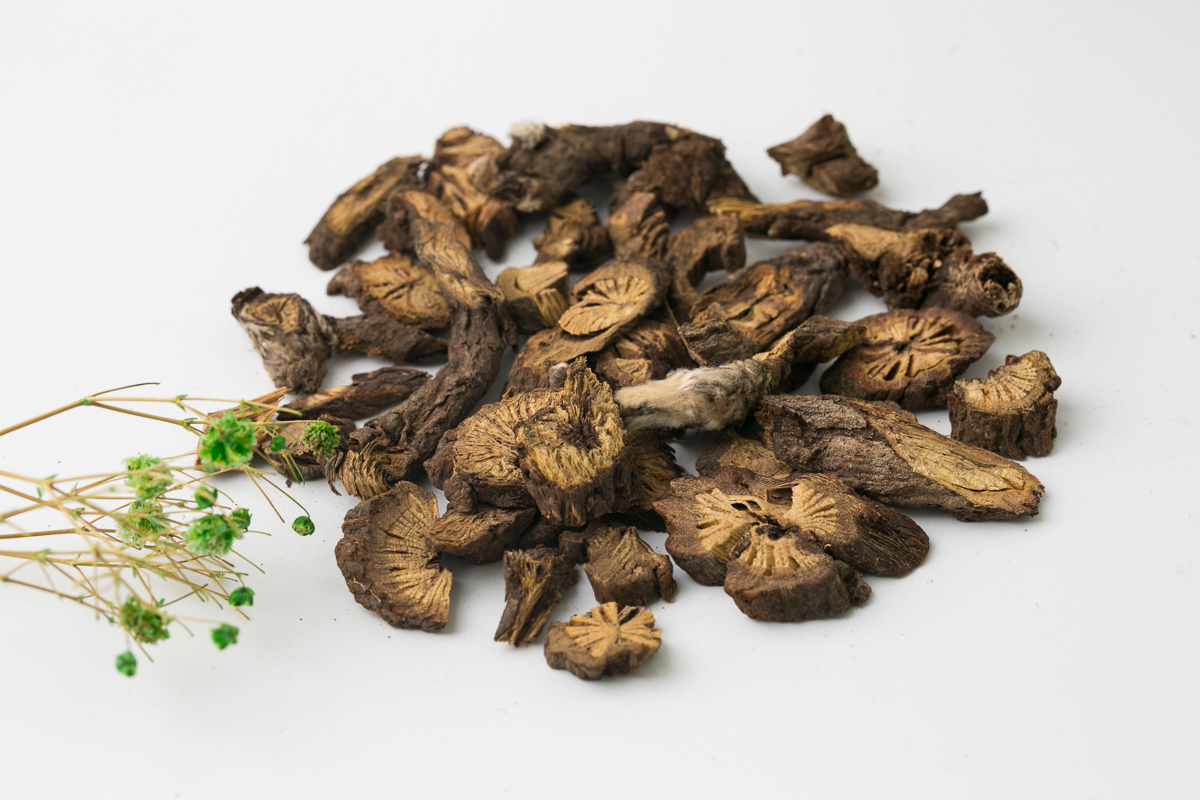  p>白头翁(拉丁学名: i>pulsatilla chinensis /i> (bunge)regel)