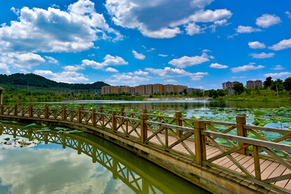  p>乐至南湖公园位于乐至县,是 a target="_blank" href="/item/乐至