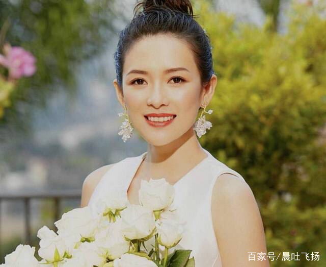 两代“谋女郎”相遇，章子怡捧脸杀周冬雨，露出一脸慈母笑_百科TA说