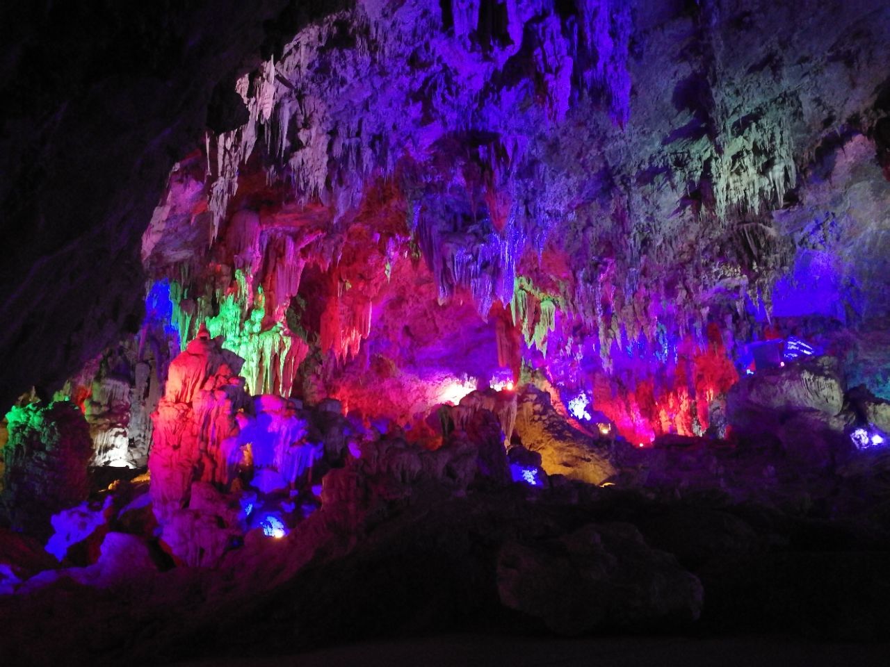 名燕子洞,位 a target="_blank" href="/item/湖北省黄冈市/1519743"