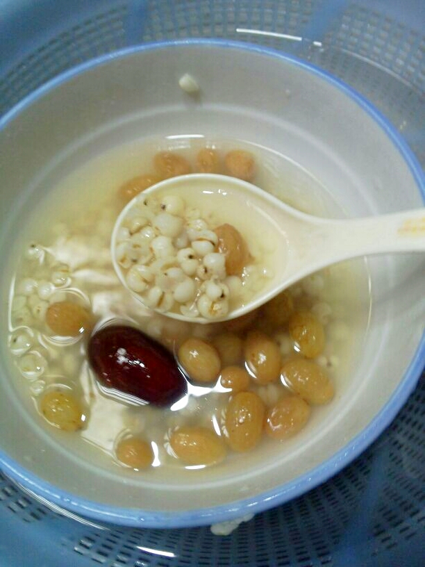  p>大枣薏米汤是以红枣,薏米为主料的汤品. /p>