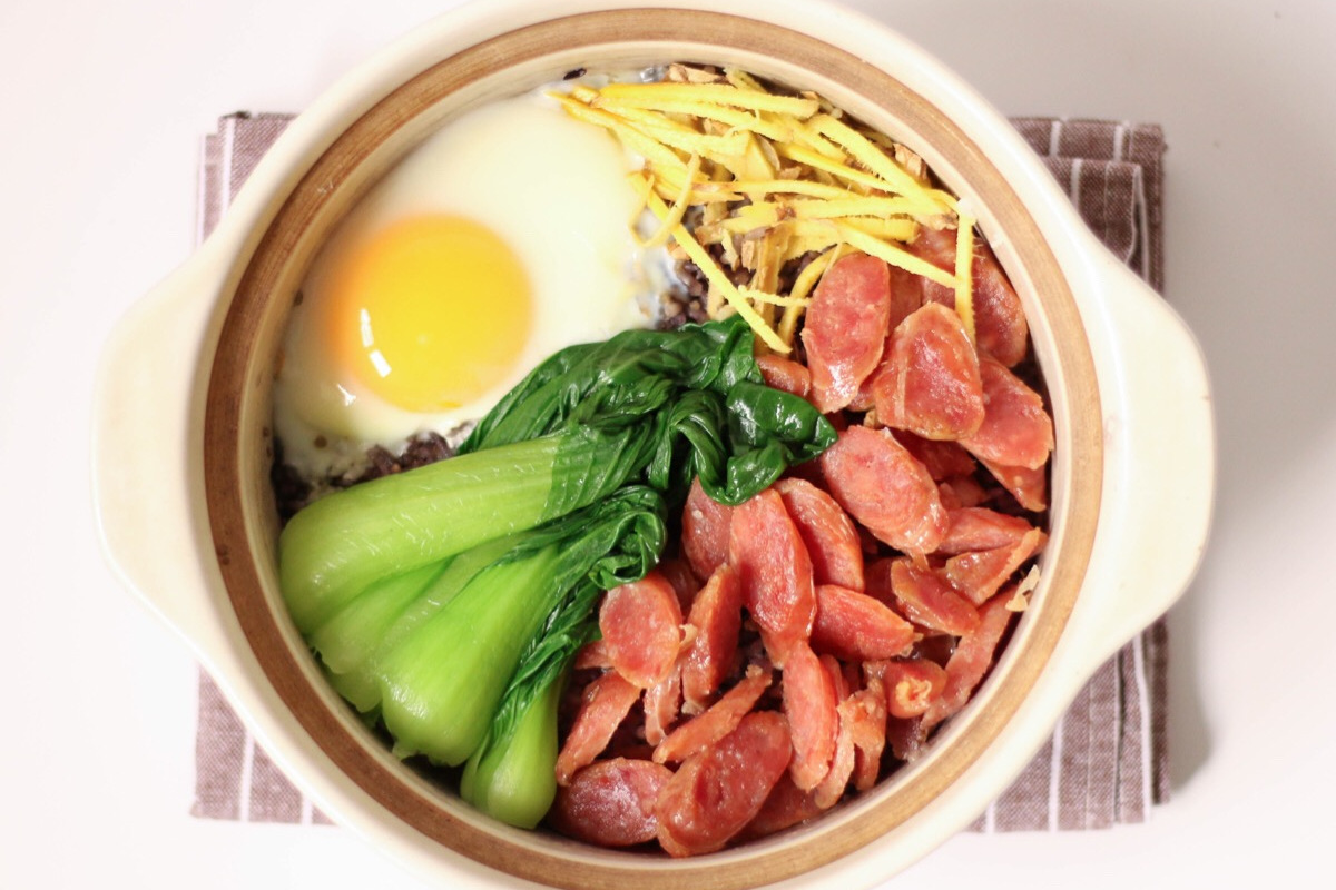 香肠油菜煲仔饭