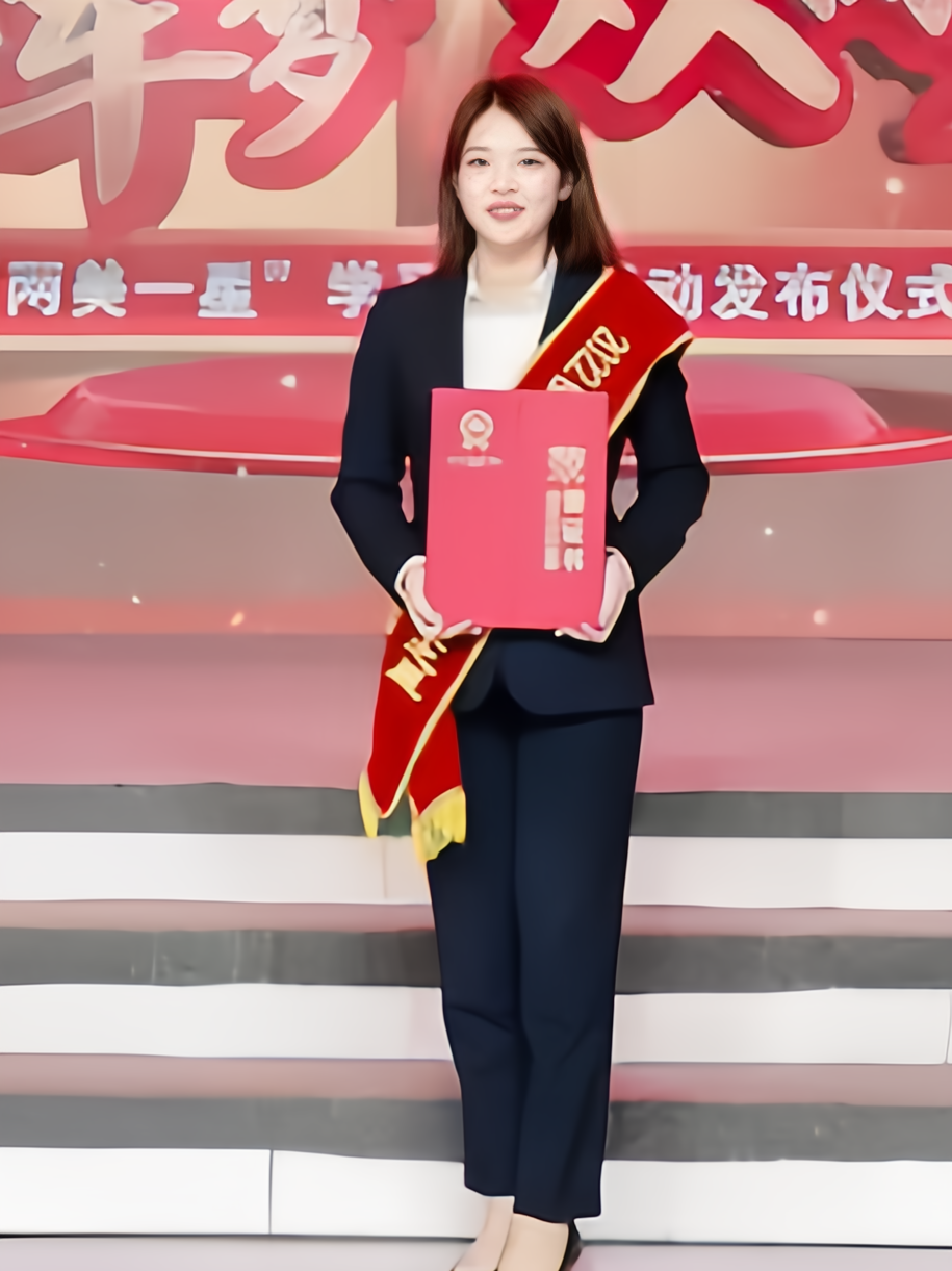 林玲,女,中共党员,现任四川省自贡市荣县<