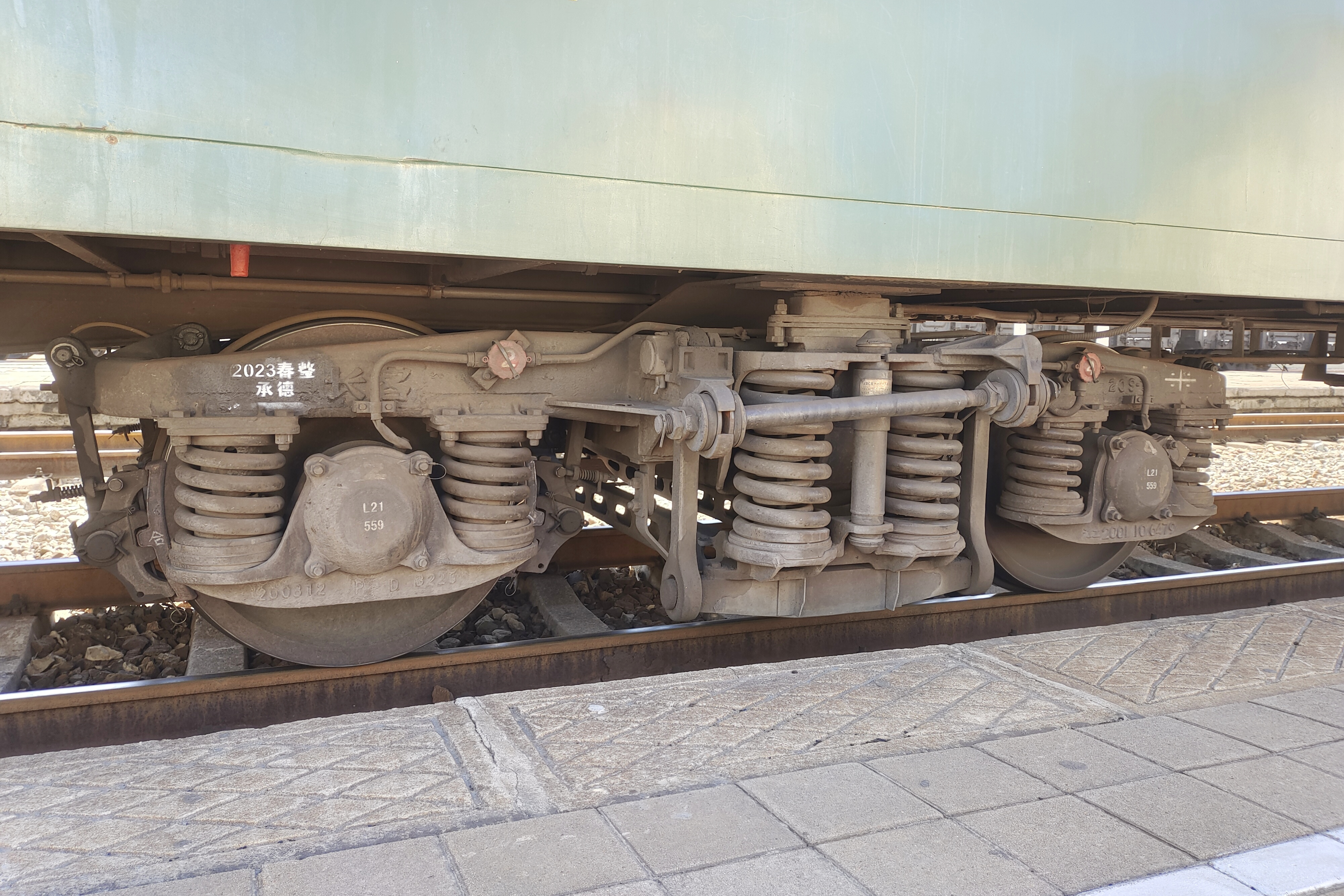  p data-id="gnywoxol51">转向架是轨道车辆的走行部,犹如人的双腿,是