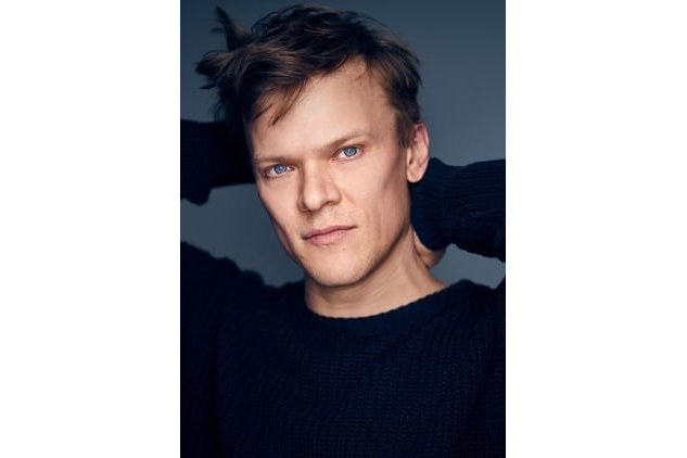  p>塞巴斯蒂安·胡克,演员,主要作品有《afterlands》. /p>