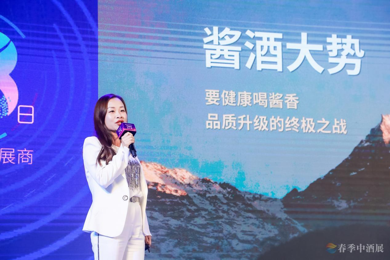 杨佳