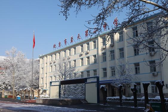 p>北京市蓝天第二中学原名"北京市第七十五中学",始建于1955年,隶属