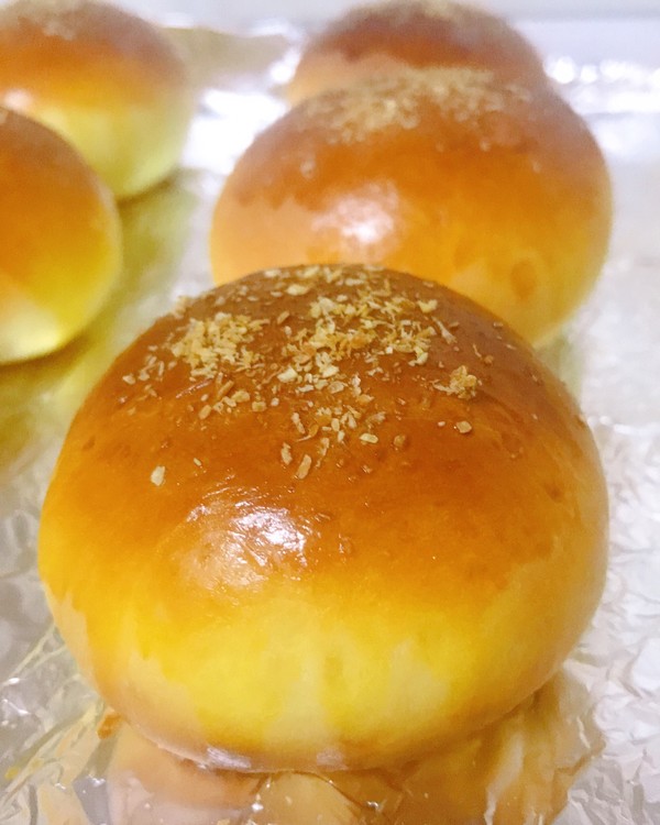 椰丝芝麻红豆沙面包
