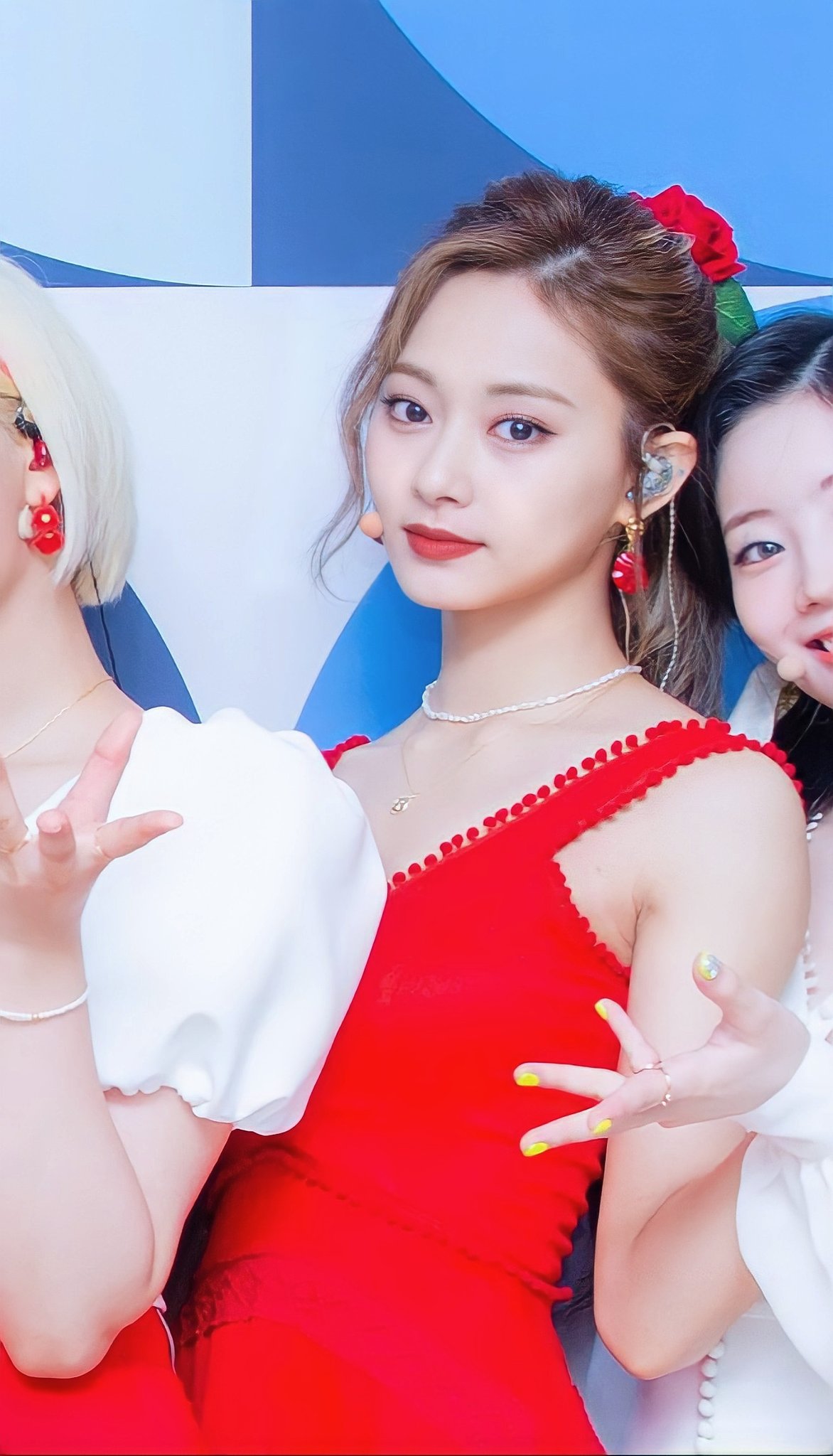  p>周子瑜(tzuyu),1999年6月14日出生于台湾省台南市东区,中国台湾