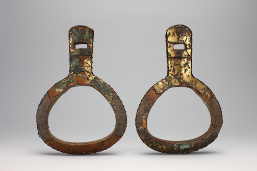 北燕冯素弗墓出土鎏金马镫