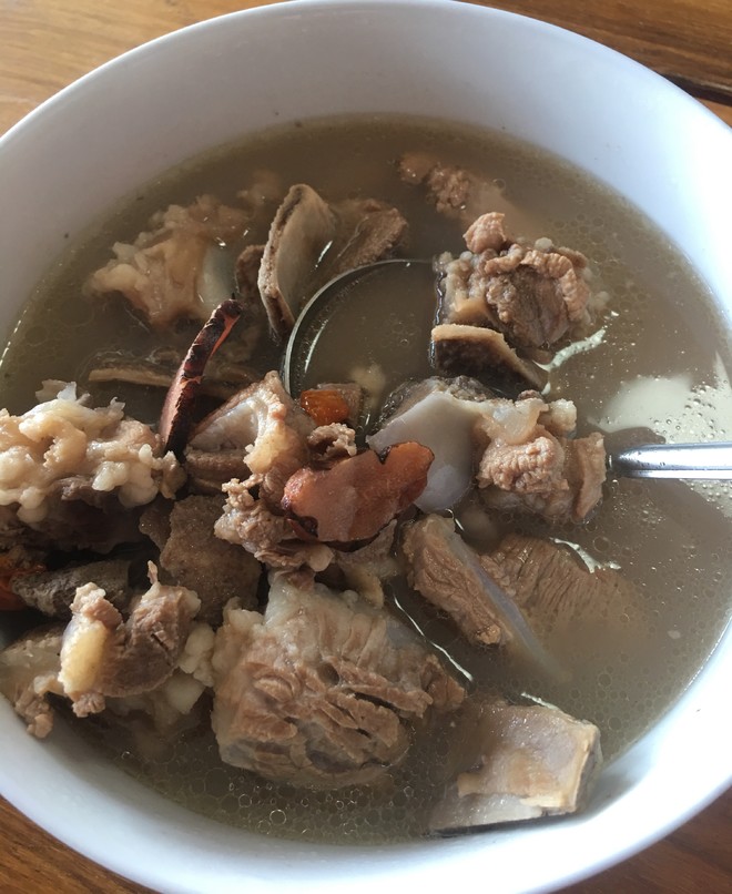  p>土茯苓芡实瘦肉汤是一道以 a target="_blank" href="/item/土茯苓