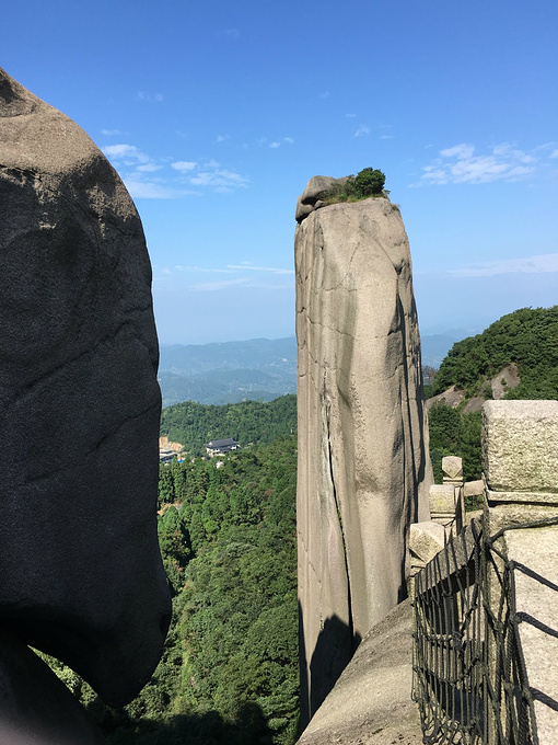  p>温州 a target="_blank" href="/item/雁荡山天柱峰/10911492"