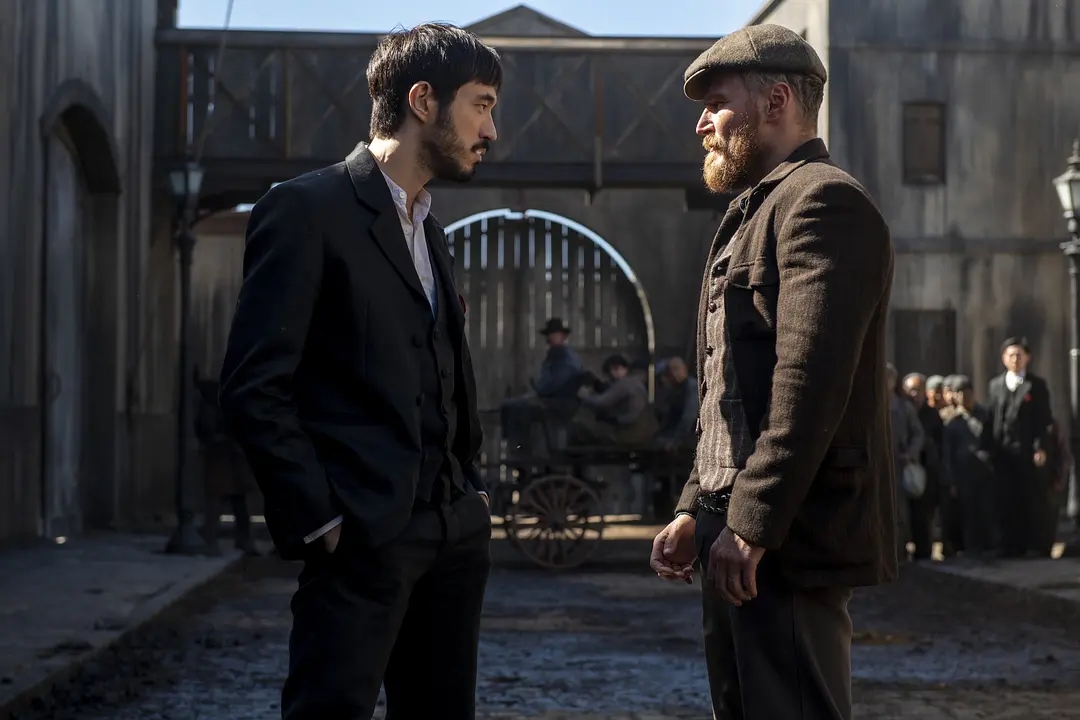 彼特拉克执导,李小龙担任编剧,安德鲁·浩二,郑启蕙等主演的美剧,于