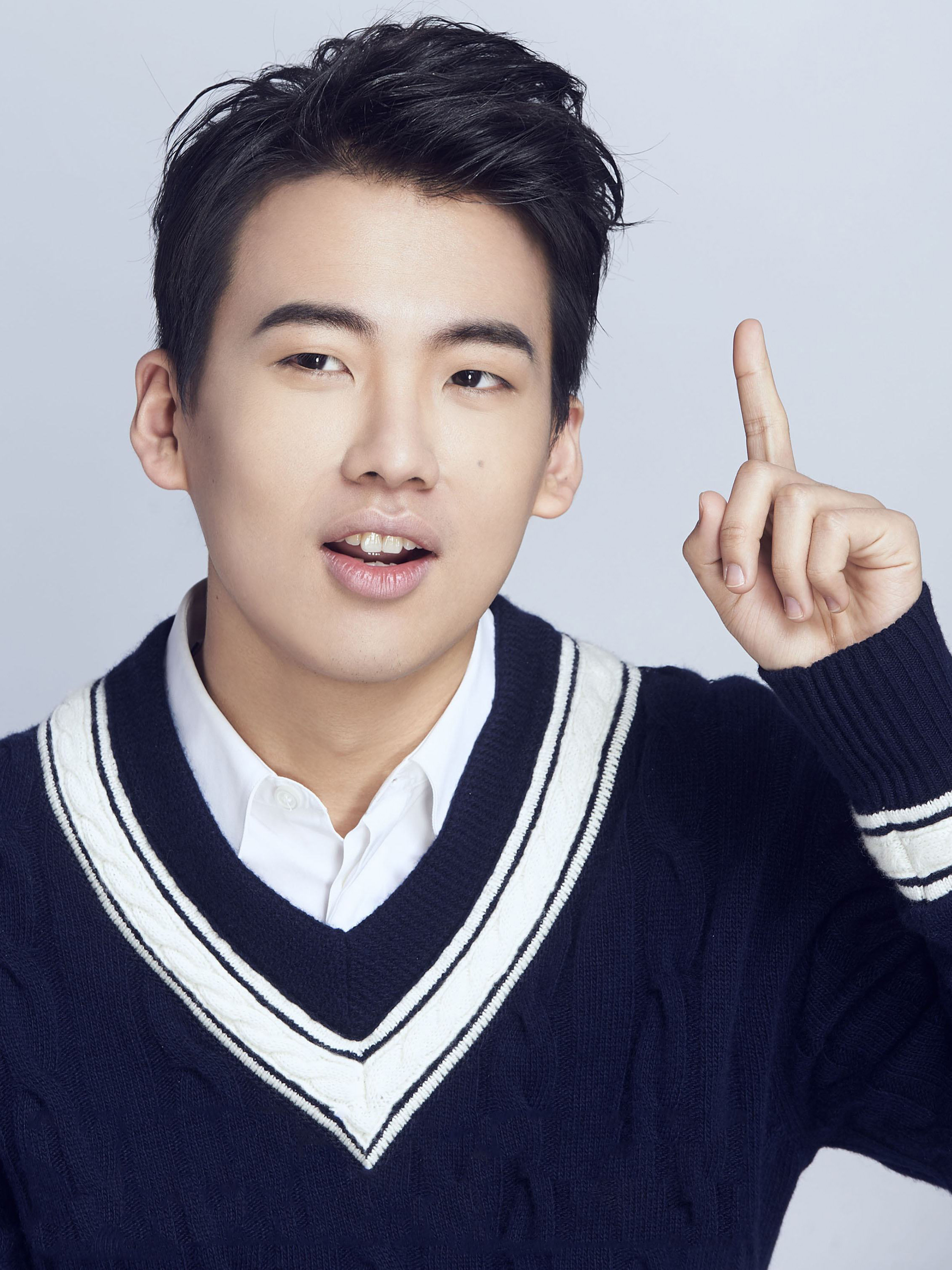  p>郭麒麟,本名郭奇林,1996年2月8日出生于天津,相声演员,影视演员.