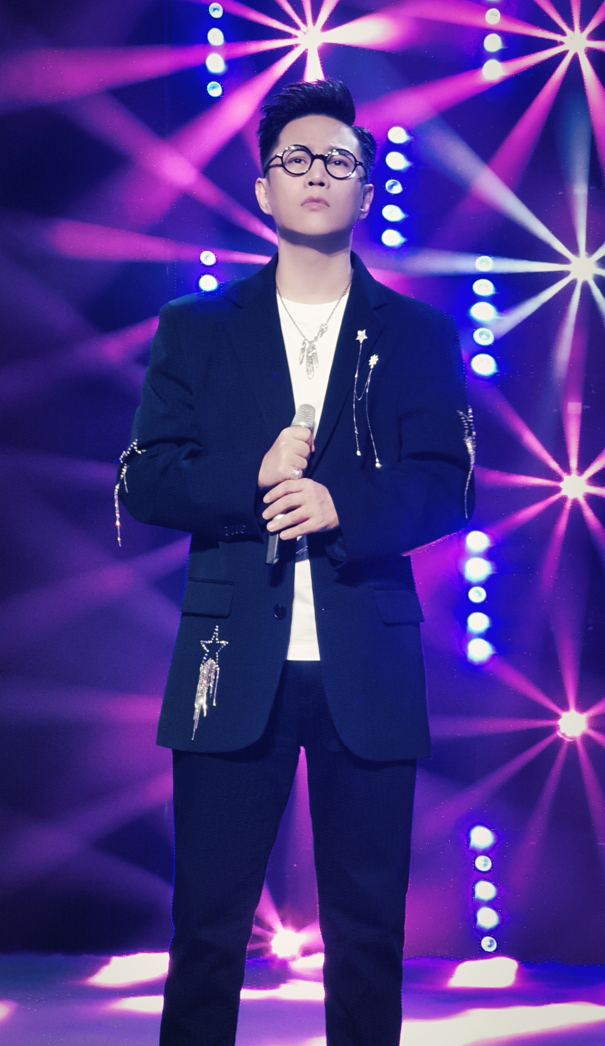  p>石头,本名王卓实,11月14日出生于中国吉林省吉林市,中国内地流行男