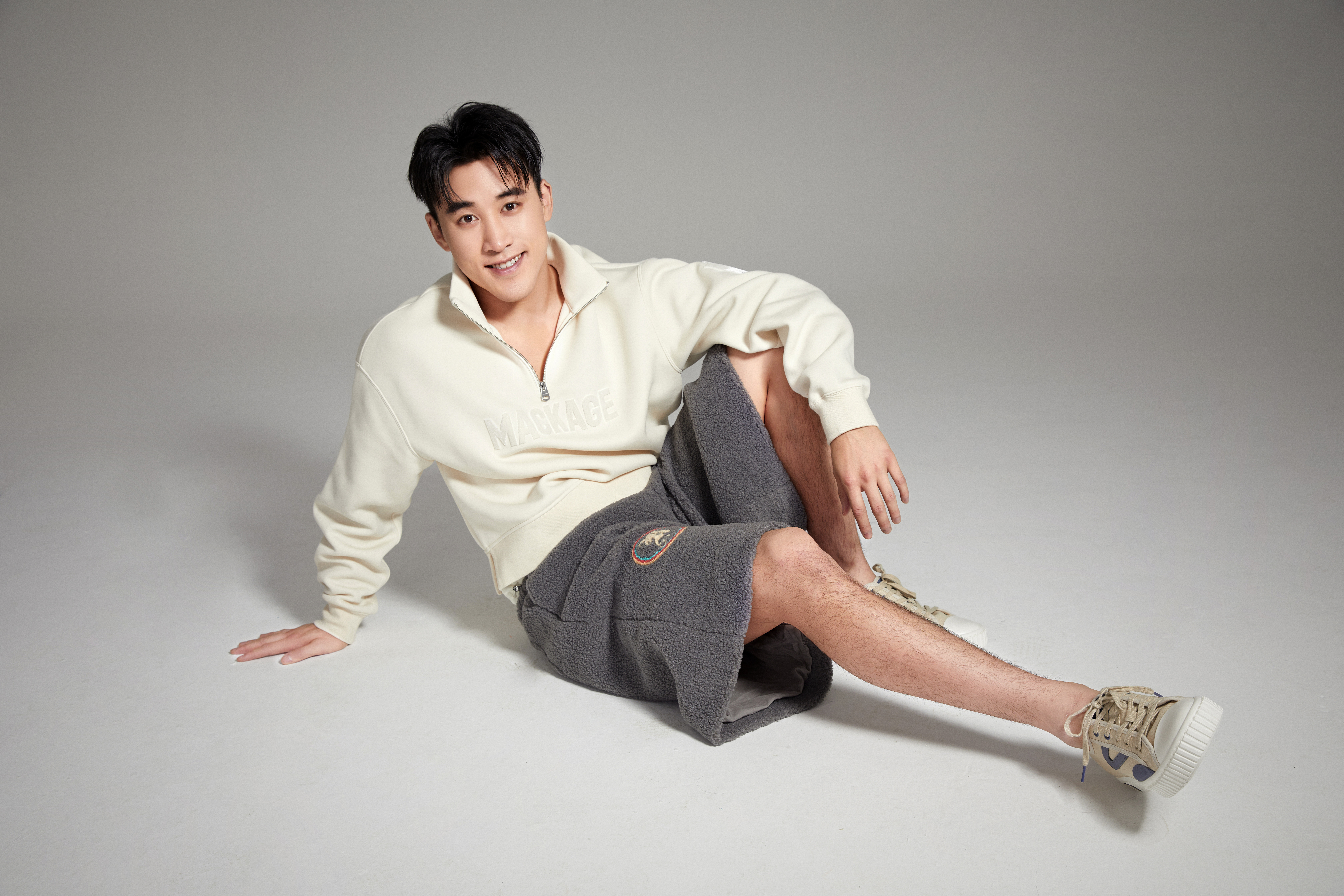  p data-id="gnbvxcqwsl">易扬(jerry liau),1