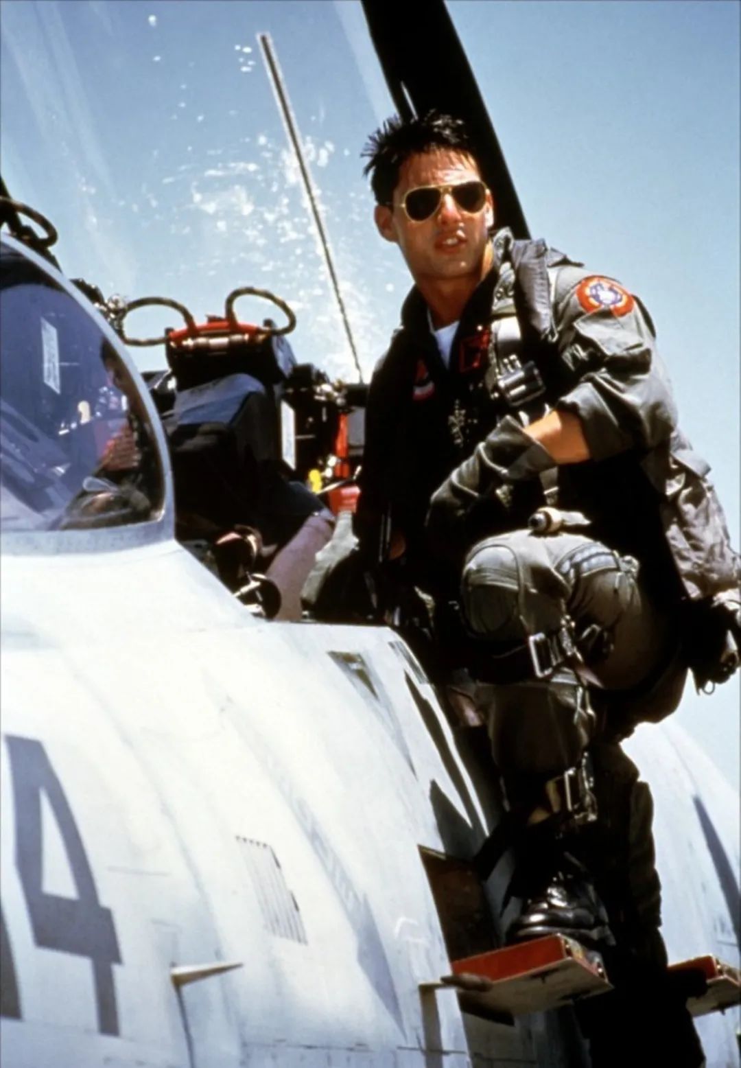 壮志凌云2》口碑炸裂！阿汤哥弄哭男人，机舱镜头演员自己拍的_百科TA说