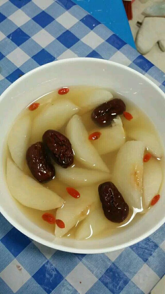  p>红枣冰糖炖雪梨是以雪梨,红枣,冰糖为主材的饮品. /p>
