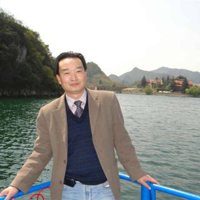 上世纪50年代出生于 a href="#" data-lemmaid="7396453">六枝特区 /a