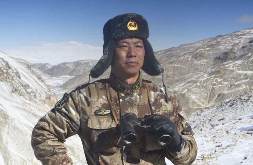 省武威市人,1979年3月生,中共党员,乌鲁木齐陆军学院步兵指挥专业毕业