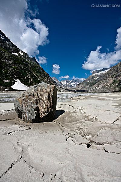 统称漂砾,漂砾常常用做是识别冰川活动的标志