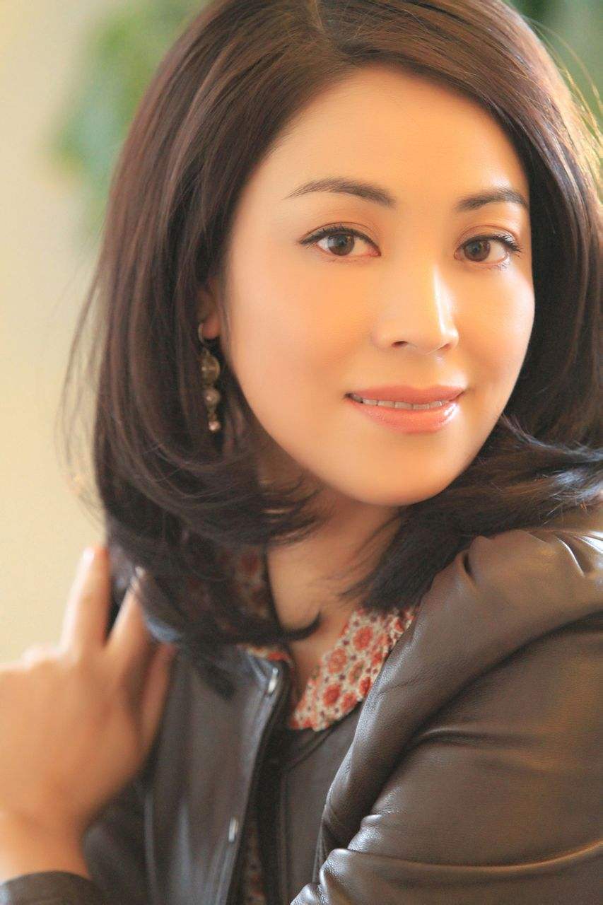  p data-id="gnrs1icbd0">周木杨( i>原名周媛媛 /i>),毕业于 a
