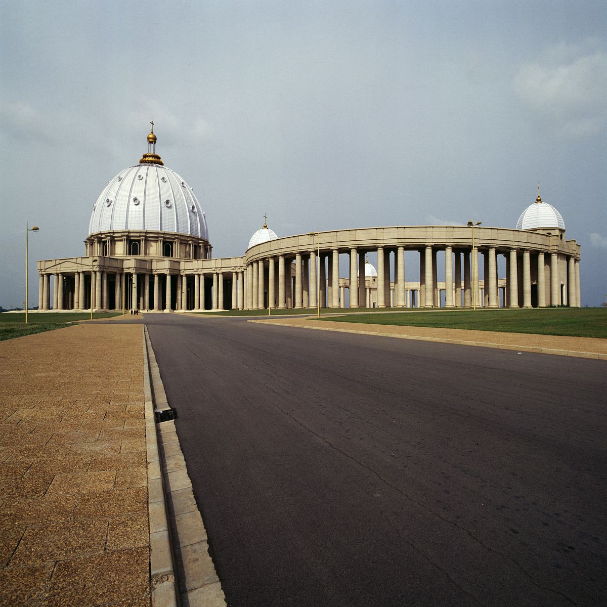 yamoussoukro)是科特迪瓦的 a href="#" data-lemmaid="26194">首都 