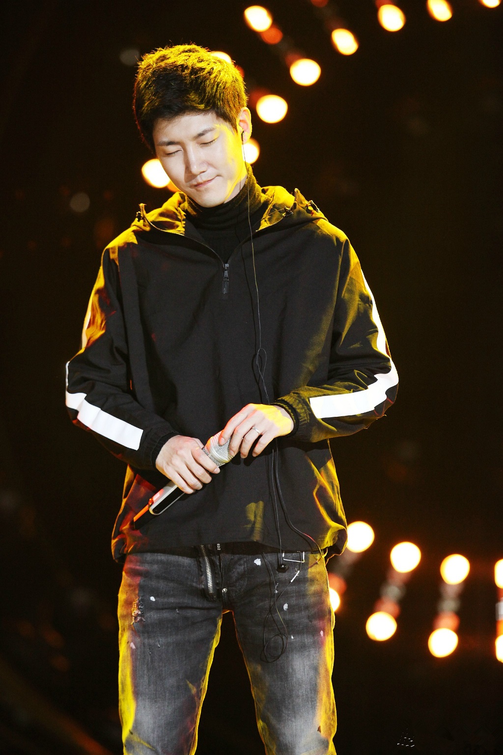  p>王晰,1985年4月9日出生于辽宁省营口市,中国内地流行乐男低音歌手