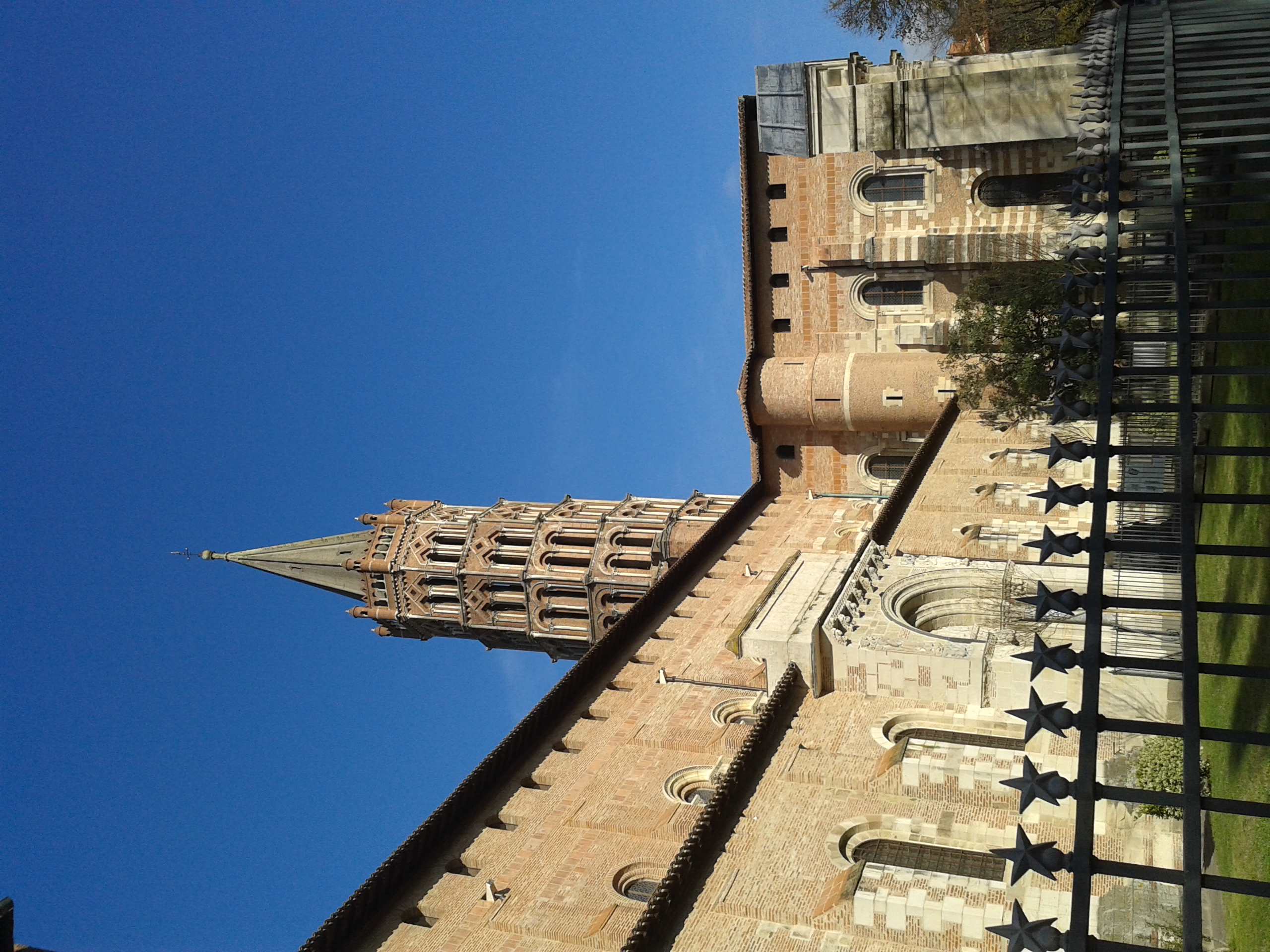  p>图卢兹社会科学第一大学(法文:université toulouse-i-capitole)