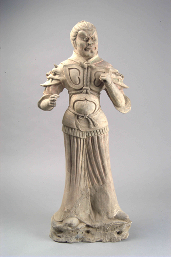 为唐代的陶瓷器,武士俑呈站立状,头戴怪兽帽,着甲衣,胸护,彩绘已剥落