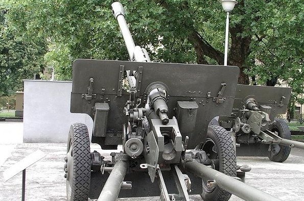  p>zis-3型76毫米加农炮,由格拉宾火炮设计局设计.