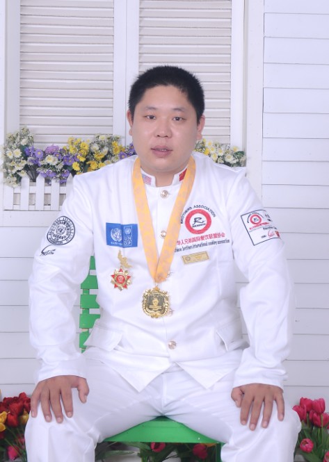  p>李振华,男,1986年生于厨师之乡河南淮阳县,初中学历,现为国家级