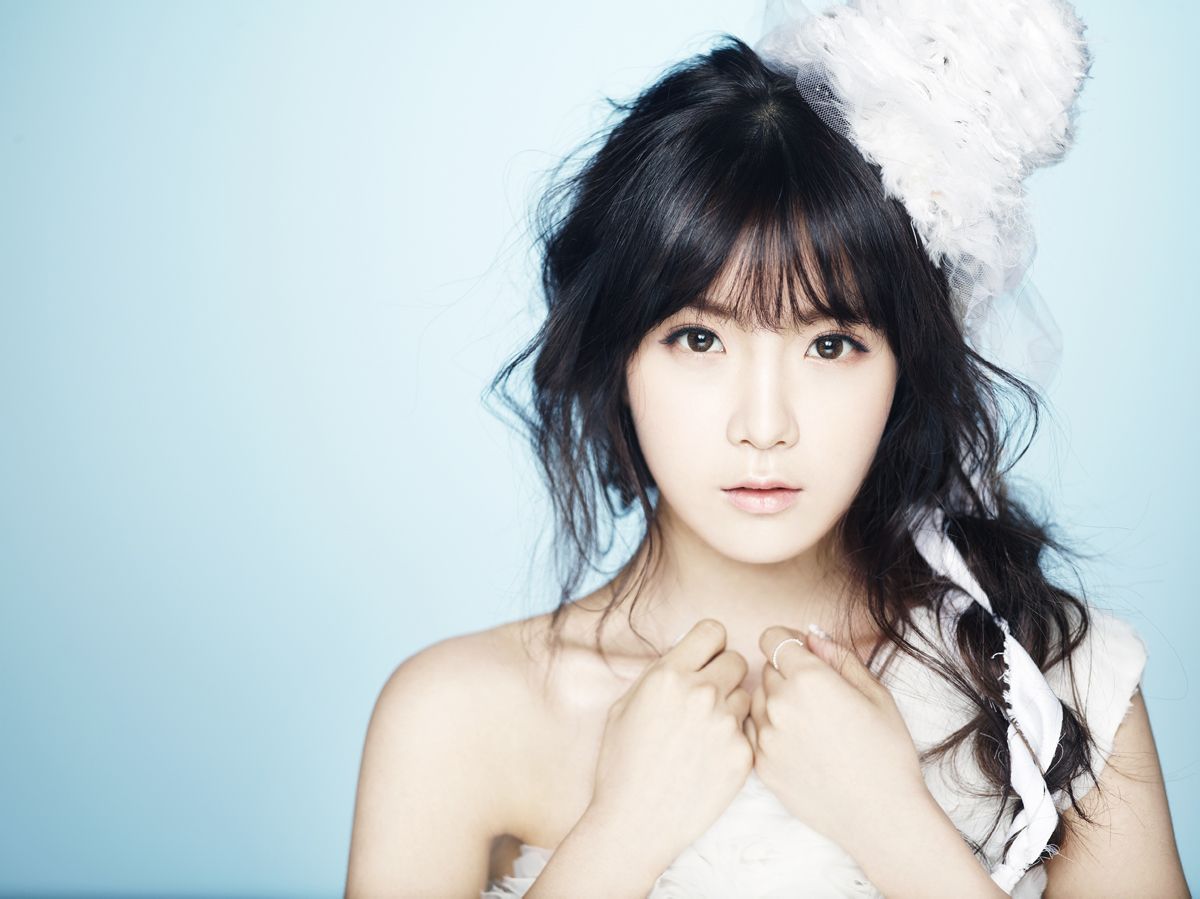  p>赵贤荣(         ),1991年8月11日出生于韩国.